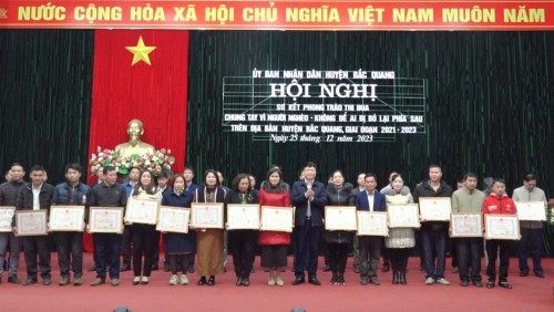 Bắc Quang sơ kết phong trào thi đua chung tay vì người nghèo-không để ai bị bỏ lại phía sau giai đoạn 2021-2023
