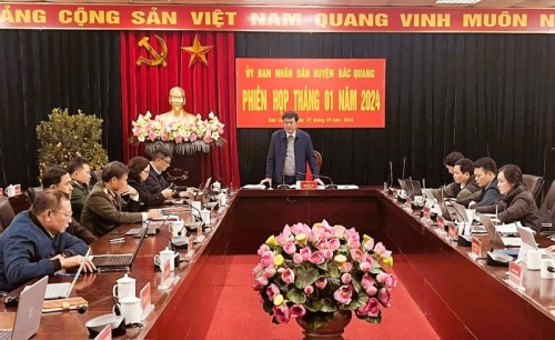UBND huyện Bắc Quang họp thành viên phiên họp tháng 1/2024
