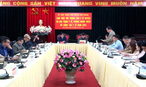 UBND huyện Bắc Quang làm việc với Trung tâm y tế huyện