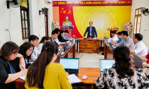 Bí thư Huyện ủy Bắc Quang Hà Việt Hưng làm việc với Chi bộ Phòng Giáo dục - Đào tạo huyện