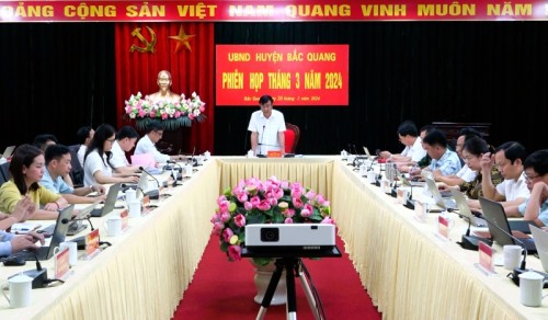 UBND huyện Bắc Quang họp phiên thường kỳ tháng 3