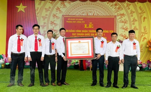 Trường THPT Đồng Yên huyện Bắc Quang đón nhận trường đạt chuẩn Quốc gia mức độ I