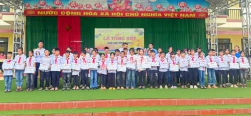 Trường Tiểu học &Trung học cơ sở Việt Hồng tổng kết năm học 2023 - 2024