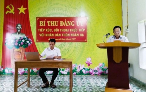Bí thư Đảng ủy xã Tân Thành đối thoại với nhân dân thôn Ngần Hạ