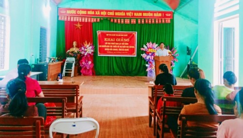 Hợp tác xã Mây tre Ngọc Quyết mở các lớp đào tạo nghề tại thị trấn Việt Quang