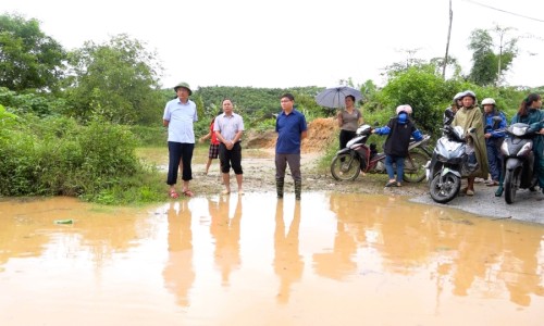 Các đồng chí lãnh đạo huyện Bắc Quang kiểm tra và chỉ đạo khắc phục thiên tai trên địa bàn