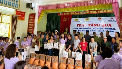 Công an Tỉnh Vĩnh Phúc trao quà từ thiện tại 02 xã Hùng An và Quang Minh