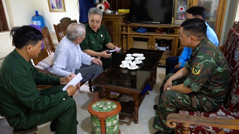 Hội Cựu chiến binh huyện Bắc Quang thăm tặng quà hội viên CCB Tham...